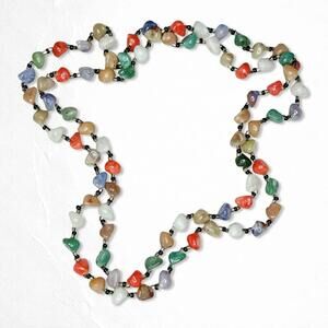 6160gc. Vintage Plastic Necklace